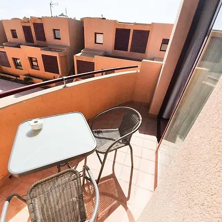 Piscina & Wifi. Sunny Apartement, Swimming Pool. Lejlighed