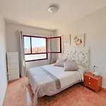 Piscina & Wifi. Sunny Apartement, Swimming Pool. Caleta De Fuste