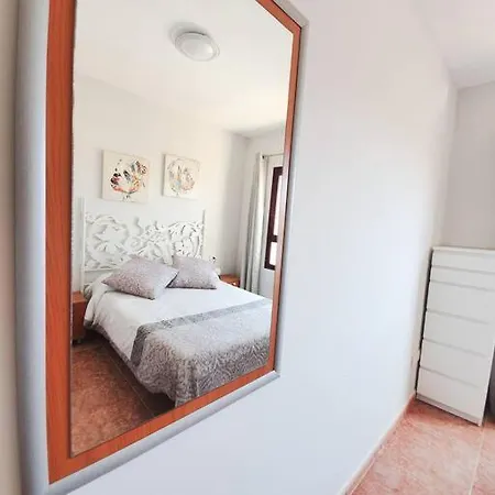 Piscina & Wifi. Sunny Apartement, Swimming Pool. דירה