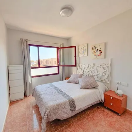 Piscina & Wifi. Sunny Apartement, Swimming Pool. קלטה דה פוסטה