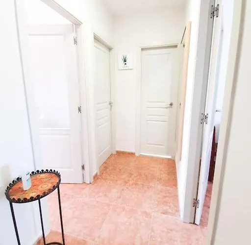 Piscina & Wifi. Sunny Apartement, Swimming Pool. Apartament